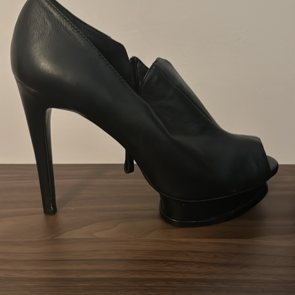 Gianni Bini Marleen Platform Pump in black leather